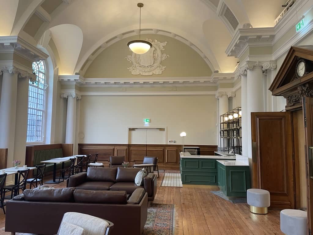 Interior3