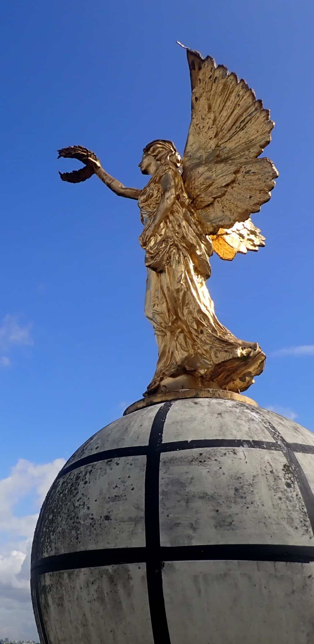 Mnp Wimbledon Theatre Laetitia Statue